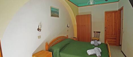 1 bedroom, desk, free WiFi