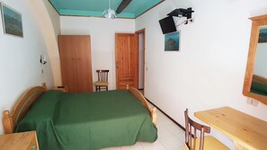 1 bedroom, desk, free WiFi