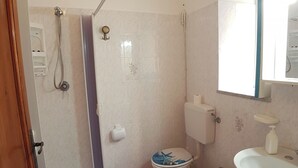 A bathroom with a shower, toilet, bidet, and sink. - Double Comfort (Lipari)