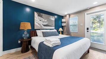 1 bedroom, desk, iron/ironing board, WiFi