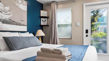 1 bedroom, desk, iron/ironing board, WiFi