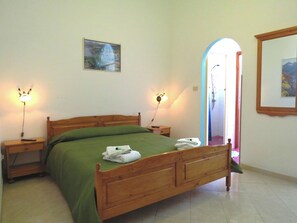 2 bedrooms, desk, free WiFi - quadruple deluxe (Lipari)