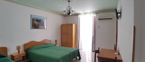 1 bedroom, desk, free WiFi