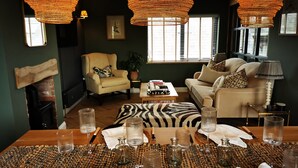 A dining area with a wooden table set for a meal, surrounded by a woven placemat. - Architect designed home in the heart of Stow-on-the-Wold (Stow on the Wold)