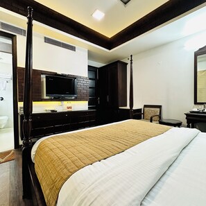Double Room | Soundproofing, free WiFi - Qotel Signature Lavish Inn Rajouri Garden (New Delhi)