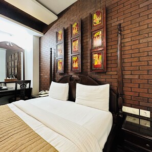 Double Room | Soundproofing, free WiFi - Qotel Signature Lavish Inn Rajouri Garden (New Delhi)