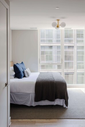 3 bedrooms, desk, iron/ironing board, travel cot