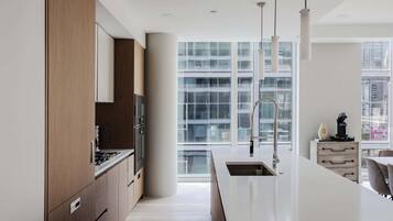 Fridge, microwave, oven, stovetop