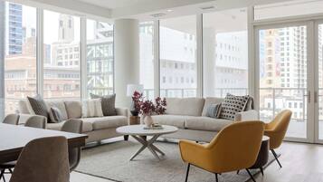 Een televisie, een stereo en een kantoor