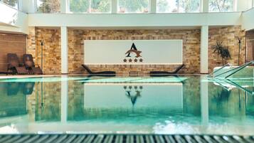 3 Innenpools, Außenpool (je nach Saison geöffnet)