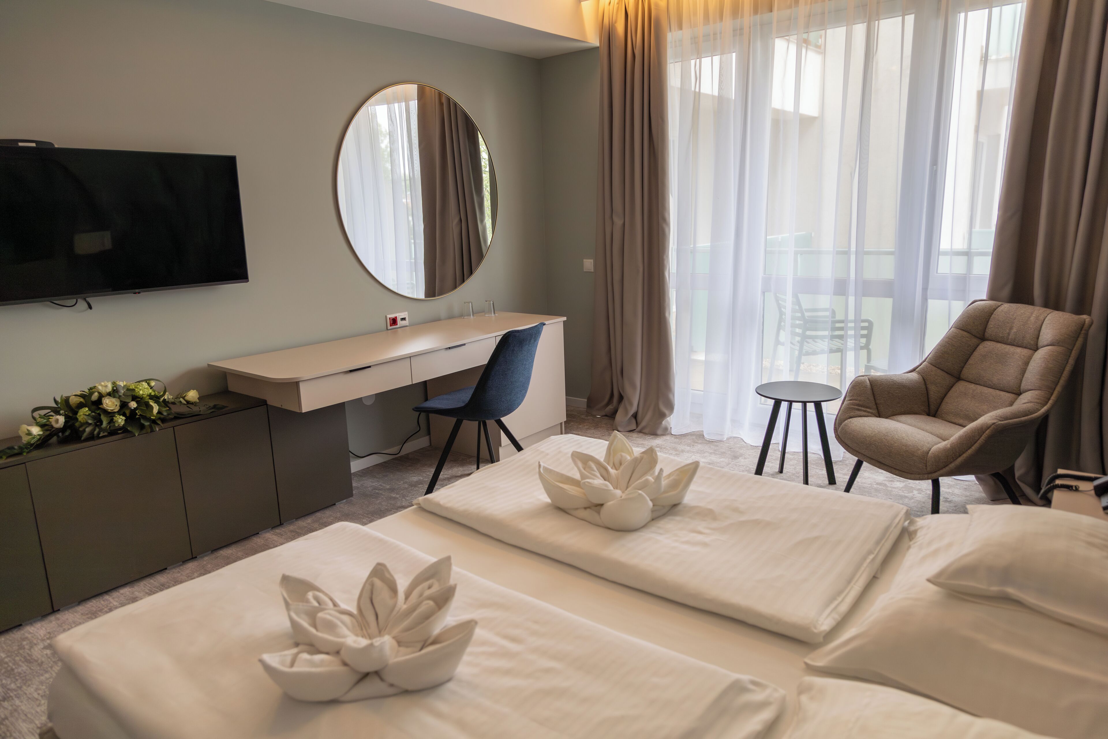 Bàn, khu vực làm việc phù hợp cho laptop 