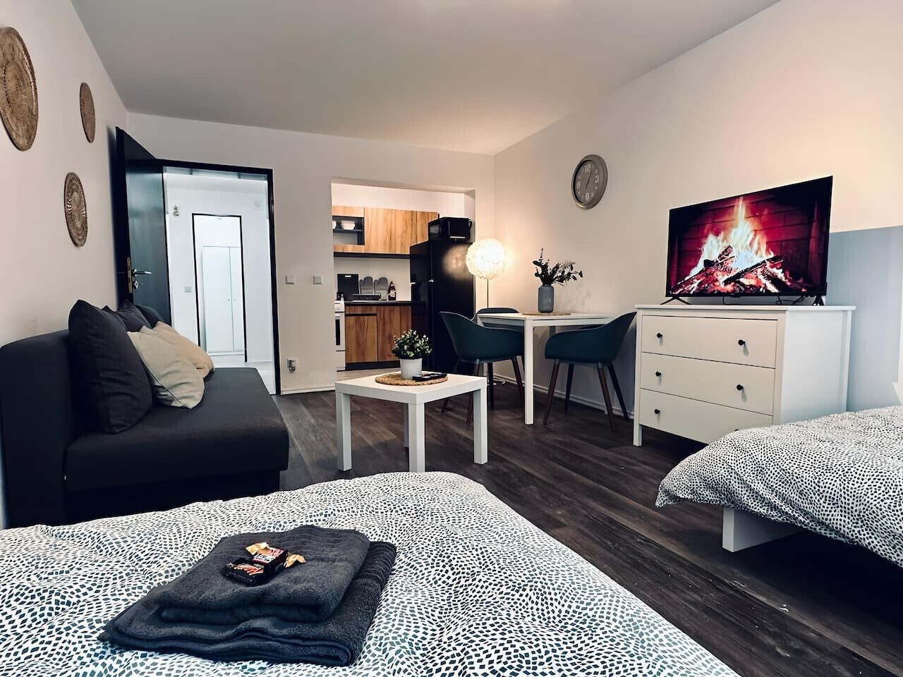 2 室のベッドルーム、アイロン / アイロン台、WiFi、ベッドシーツ