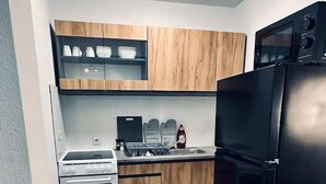 茶具/咖啡用具、冰箱、微波炉、烤箱