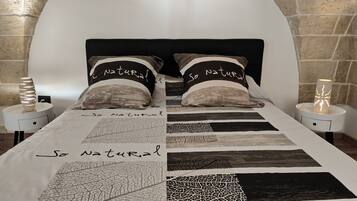 1 camera, ferro/asse da stiro, lenzuola