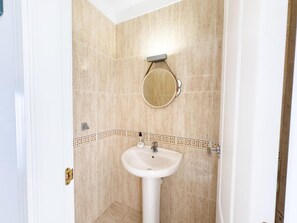 Apartment | Bathroom | Toilet paper - Ocean Front Teneriffa 2 Bedroom Duplex (Adeje)