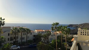 A coastal residential area with buildings, palm trees, and a view of the sea. - Sun Kissed Vacation Home 3BR Retreat by the Ocean (Adeje)