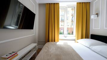 Apartment | 1 bedroom, laptop workspace, iron/ironing board, cribs/infant beds