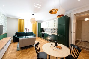 Refrigerador, horno, placa de cocina, lavavajillas