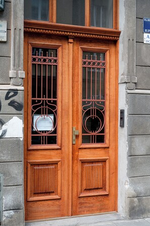 Vista frontal de la propiedad