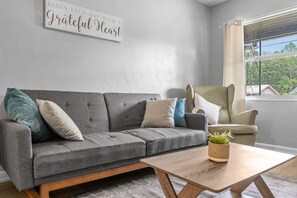 TV, offices - Cozy Winter Haven Escape | Pet-Friendly/Fenced Lot (Winter Haven)