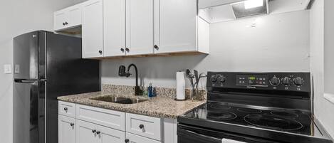 Refrigerador, microondas, horno, placa de cocina