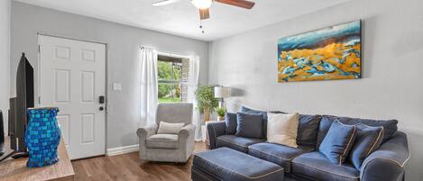 TV, videogiochi, libri, studio