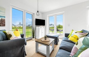 TV, fireplace - Pet friendly apartment in Olpenitz (Olpenitz)