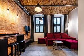 Classic Apartment | Ruang tamu | TV skrin rata