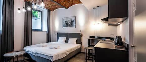 1 habitación, tabla de planchar con plancha, wifi gratis y ropa de cama