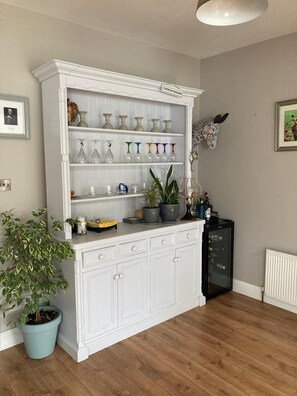 Interior - 3-bedroom house in Castleknock close to shops, restaurants and transport (Dublin)