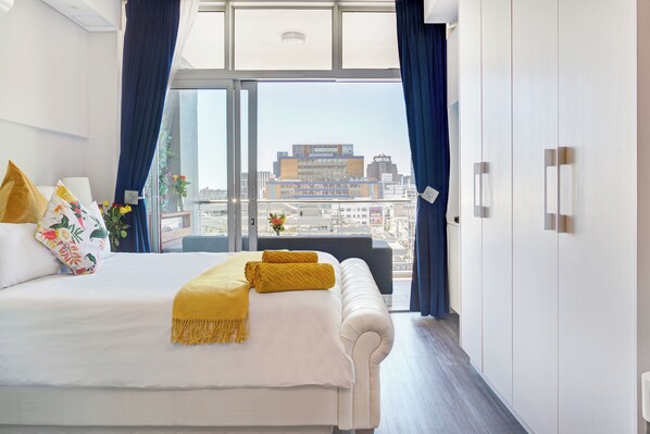 1 sovrum, skrivbord, wi-fi och sängkläder