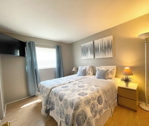 3 bedrooms, iron/ironing board, WiFi, bed sheets