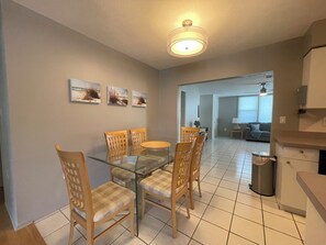 Interior - Relax at Casa SRQ! This 3 bed 2 bath solar HEATED POOL is a private oasis! (Sarasota)
