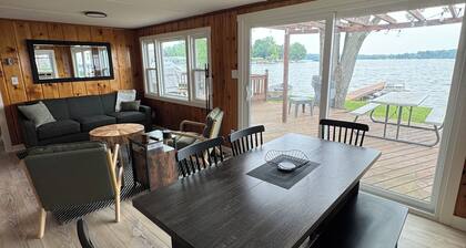 Lakefront 2 Bedroom Cottage Getaway on Chippewa Lake, Michigan