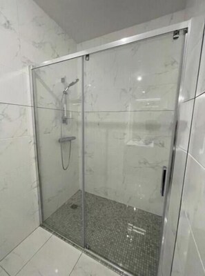 Hårtørrer, håndklæder, Toiletpapir