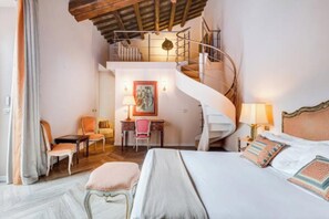 3 Schlafzimmer, Schreibtisch, Bügeleisen/Bügelbrett, Reisekinderbett