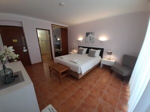 Room, 1 Bedroom, Non Smoking, Private Bathroom | Hypo-allergenic bedding, in-room safe, blackout drapes, free WiFi