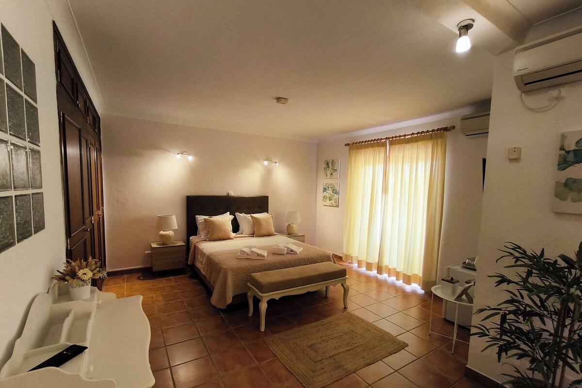 Studio Suite, Non Smoking, Garden View | Hypo-allergenic bedding available, in-room safe, blackout drapes