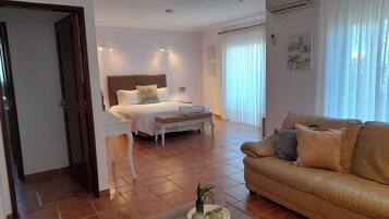 Studiosuite, Nichtraucher, Gartenblick