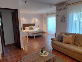 Studio Suite, Non Smoking, Garden View | Hypo-allergenic bedding, in-room safe, blackout drapes, free WiFi