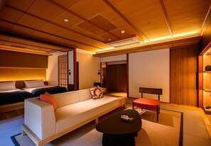 [Ryokusui Suite] Open-air bath with flowing spring water + Sunroom(Non-Smoking) | In-room safe, desk, free WiFi, bed sheets