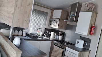 Cabin | Dapur peribadi | Peti sejuk, ketuhar gelombang mikro, ketuhar, dapur