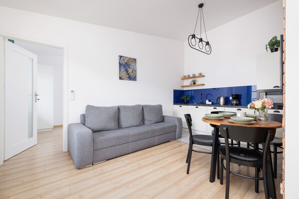 Apartment, 1 Schlafzimmer, Balkon | Wohnzimmer