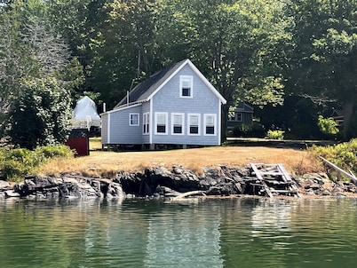 Delightful waterfront cottage with beautiful views of the sunset.