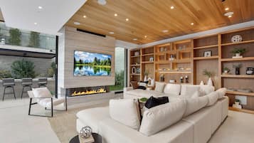 Smart TV, fireplace, offices