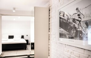 Klassiek appartement, 1 queensize bed | Woonruimte | Een 27-inch flatscreentelevisie met digitale zenders