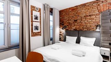 Estudio clásico | Zona de estar | Televisión de pantalla plana de 27 pulgadas con canales digitales