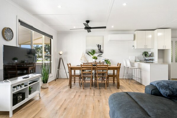 TV connectée, lecteur de DVD, chaîne hi-fi