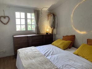 2 dormitoris, escriptori, planxa i posts de planxar i wifi gratuïta 