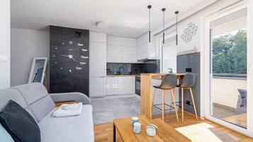 Apartemen, 2 kamar tidur, balkon | Ruang keluarga